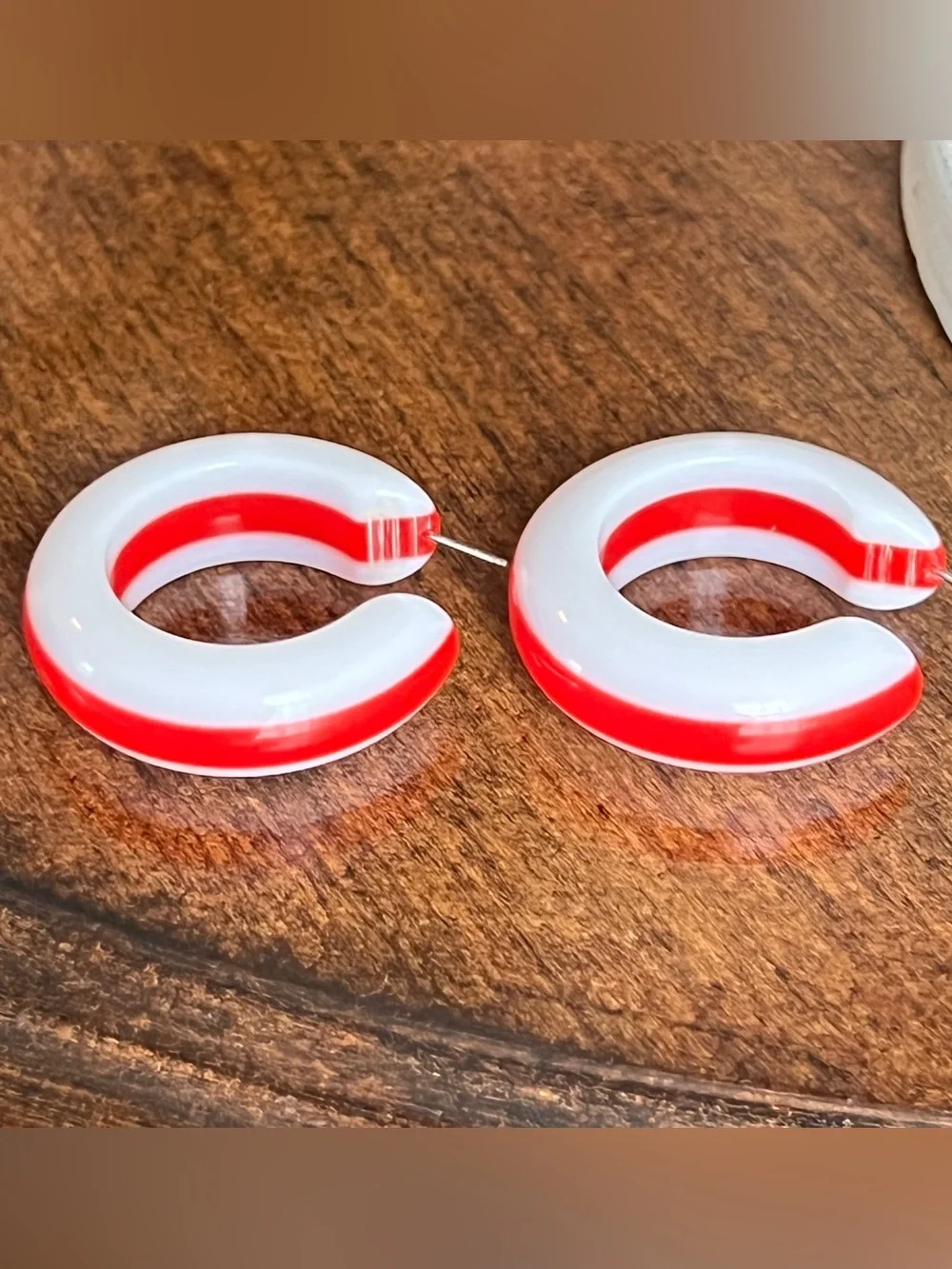 VTG 1980s Red & White Candy Stripe Lucite Hoop Earrings Chunky Retro Mod Post